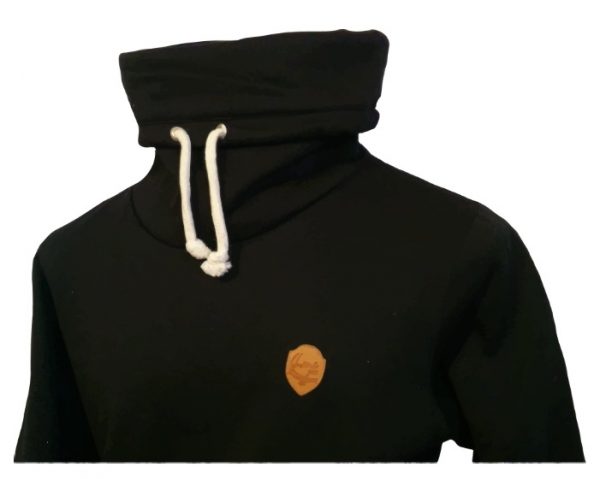sudadera negra cuello de tortuga